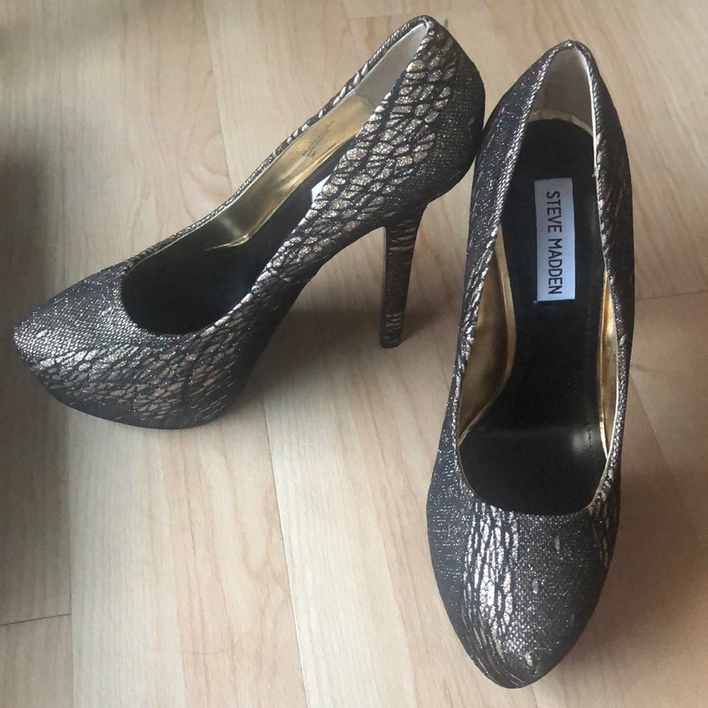 Steve Madden Platform Pumps- DEJAVU